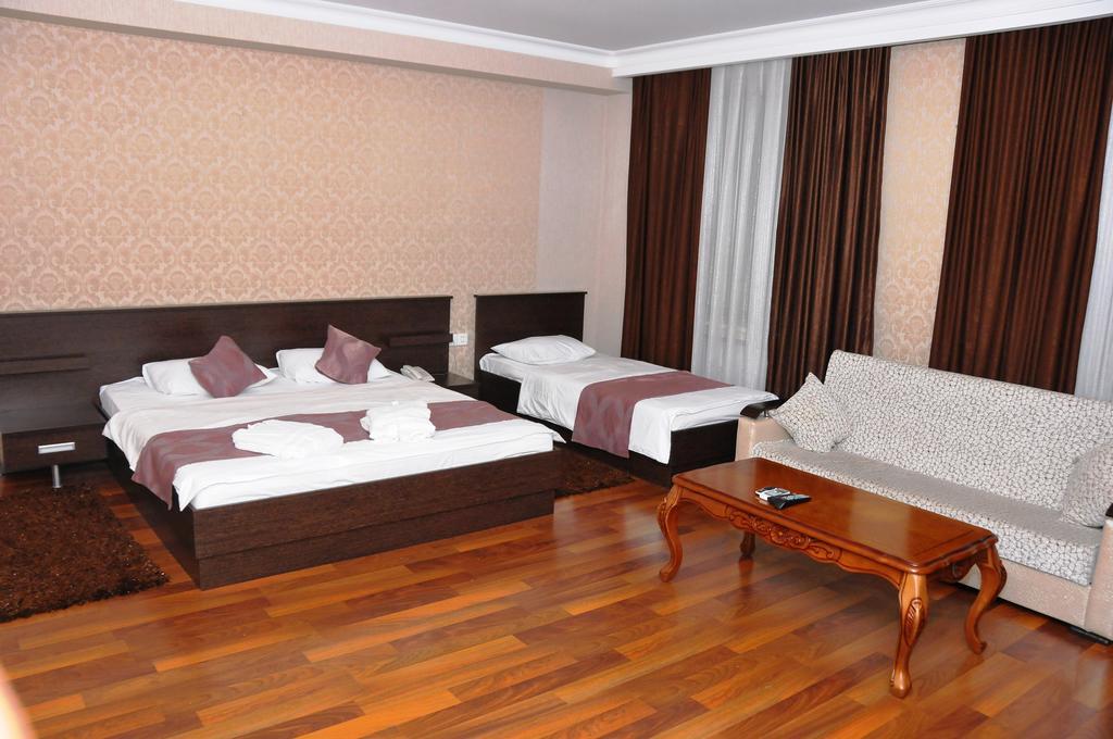 Xudaferin Hotel Baku Exterior photo